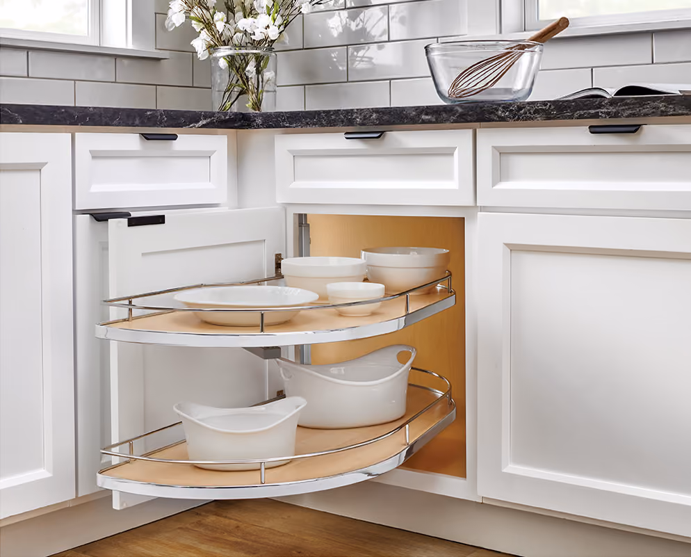 Corner cabinet pull-out shelves