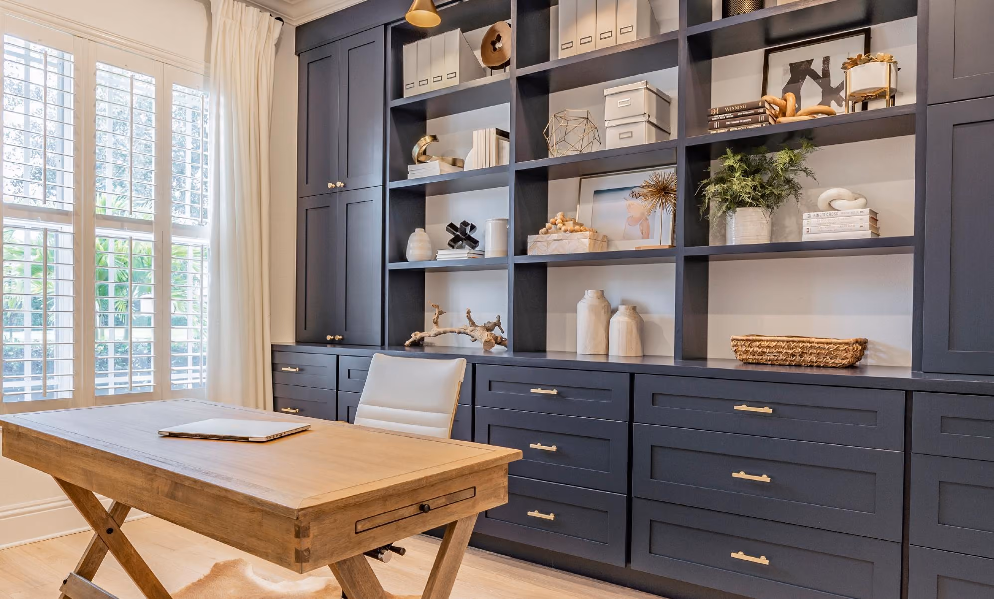 Navy built-in shelving and desk/office