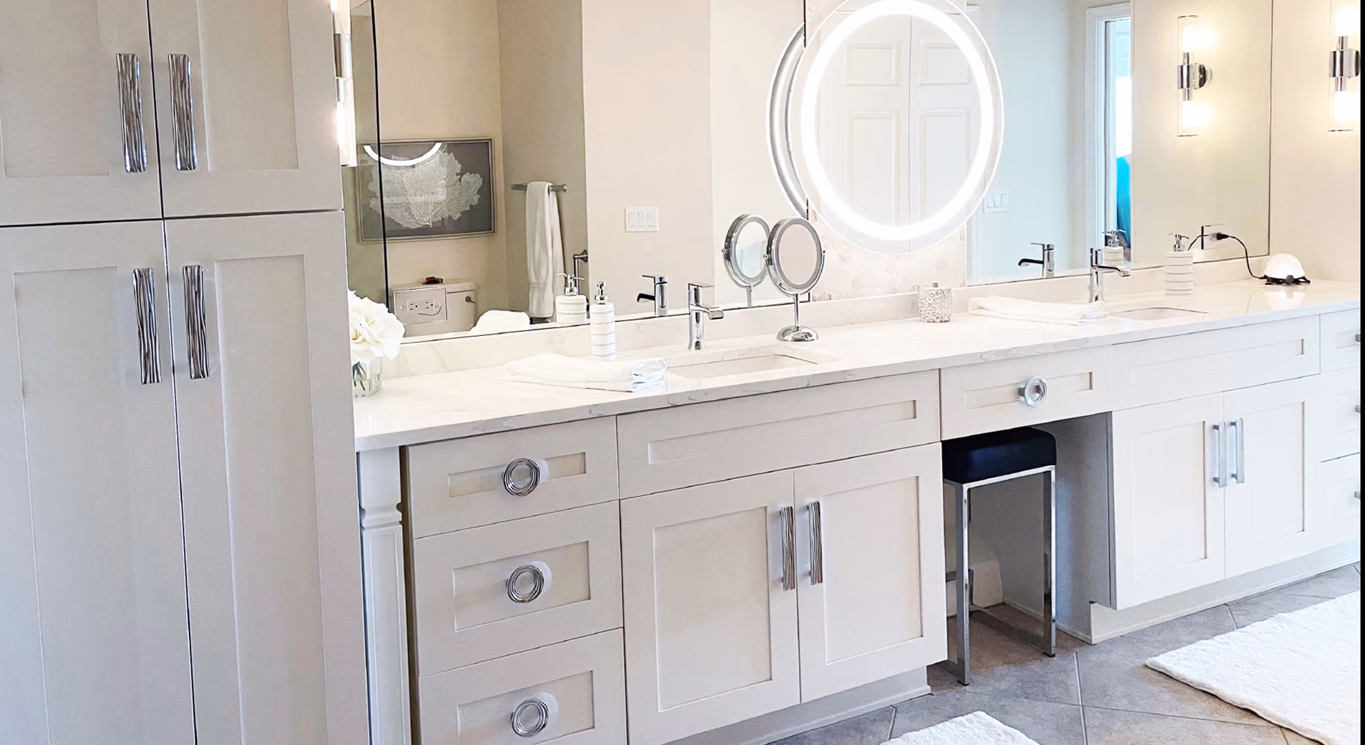 Bath vanity: white shaker with lit mirror