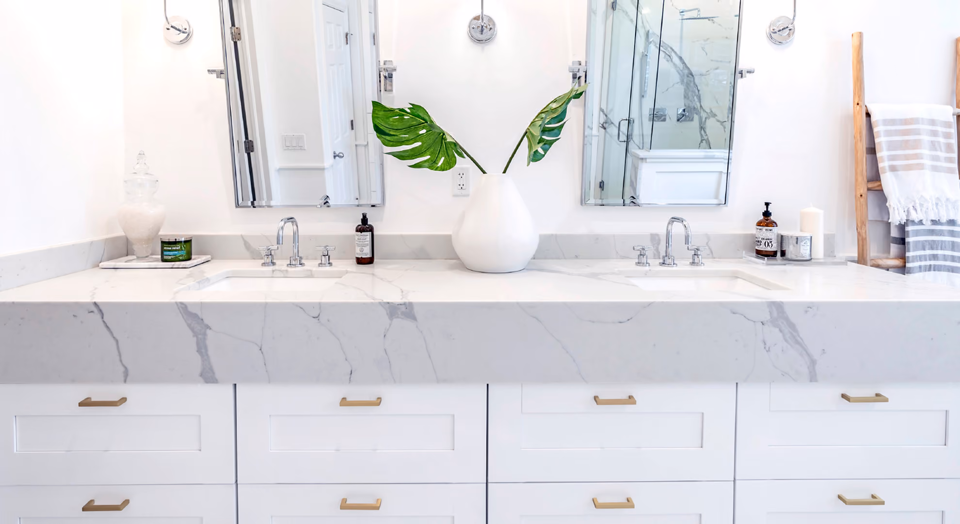 Bath vanity: white shaker with marble top